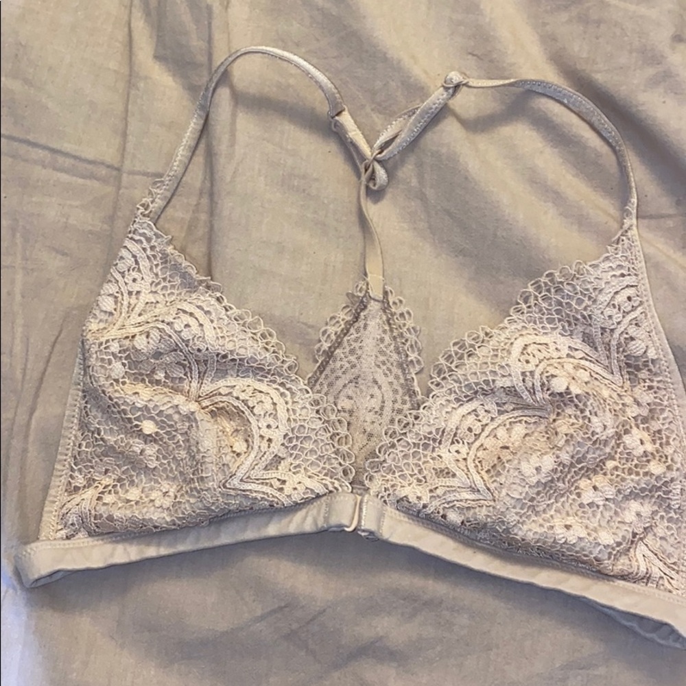 Victoria’s Secret T-back Lace Bralette